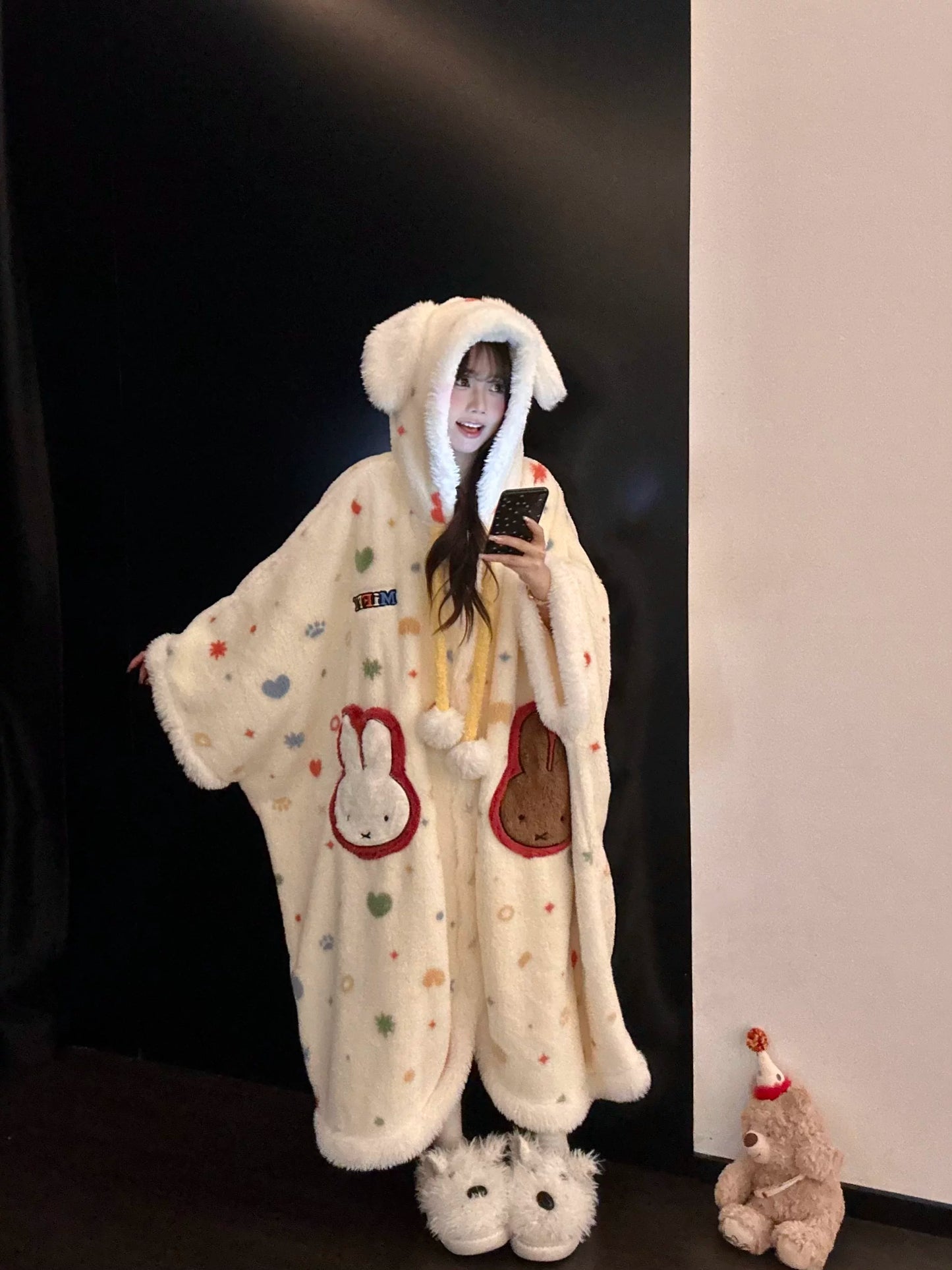 Women's Rabbit Coral Fleece Pajamas, Autumn and Winter, Thickened Fleece-lined Cartoon Hooded Cape Robe, Home Wear, Bathrobe Style