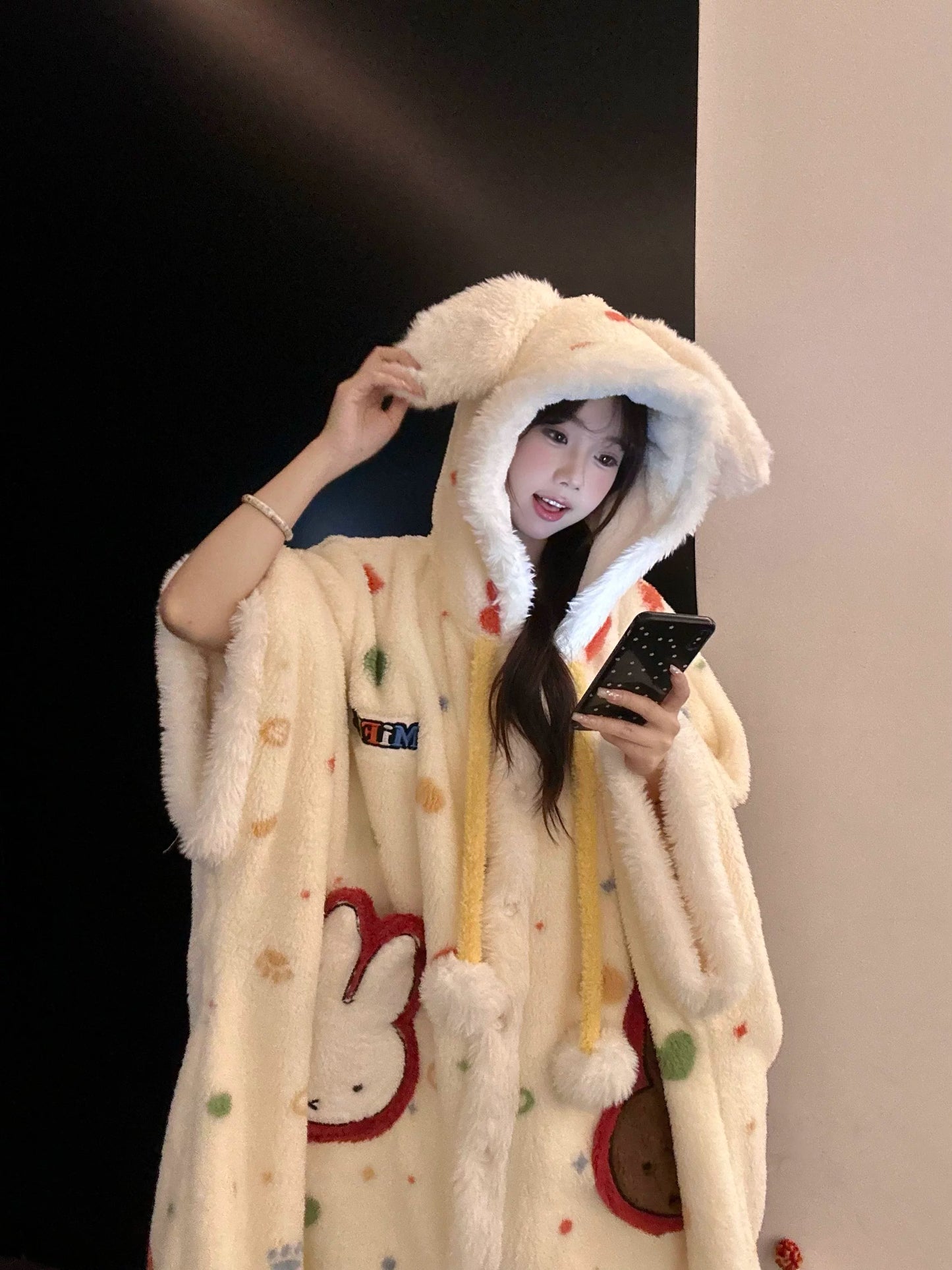 Women's Rabbit Coral Fleece Pajamas, Autumn and Winter, Thickened Fleece-lined Cartoon Hooded Cape Robe, Home Wear, Bathrobe Style